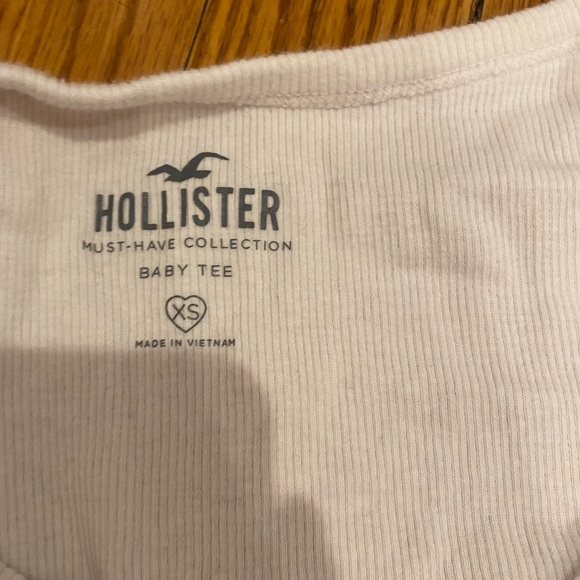 Holister. Baby tee - Picture 2 of 2